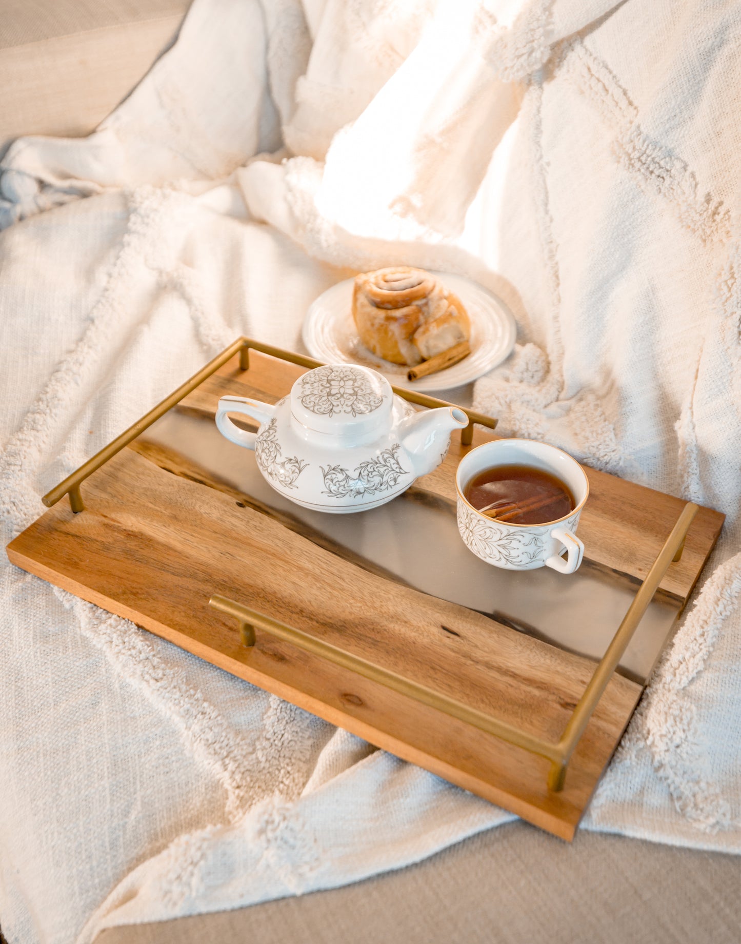 ARBOREAL ACACIA TRAY