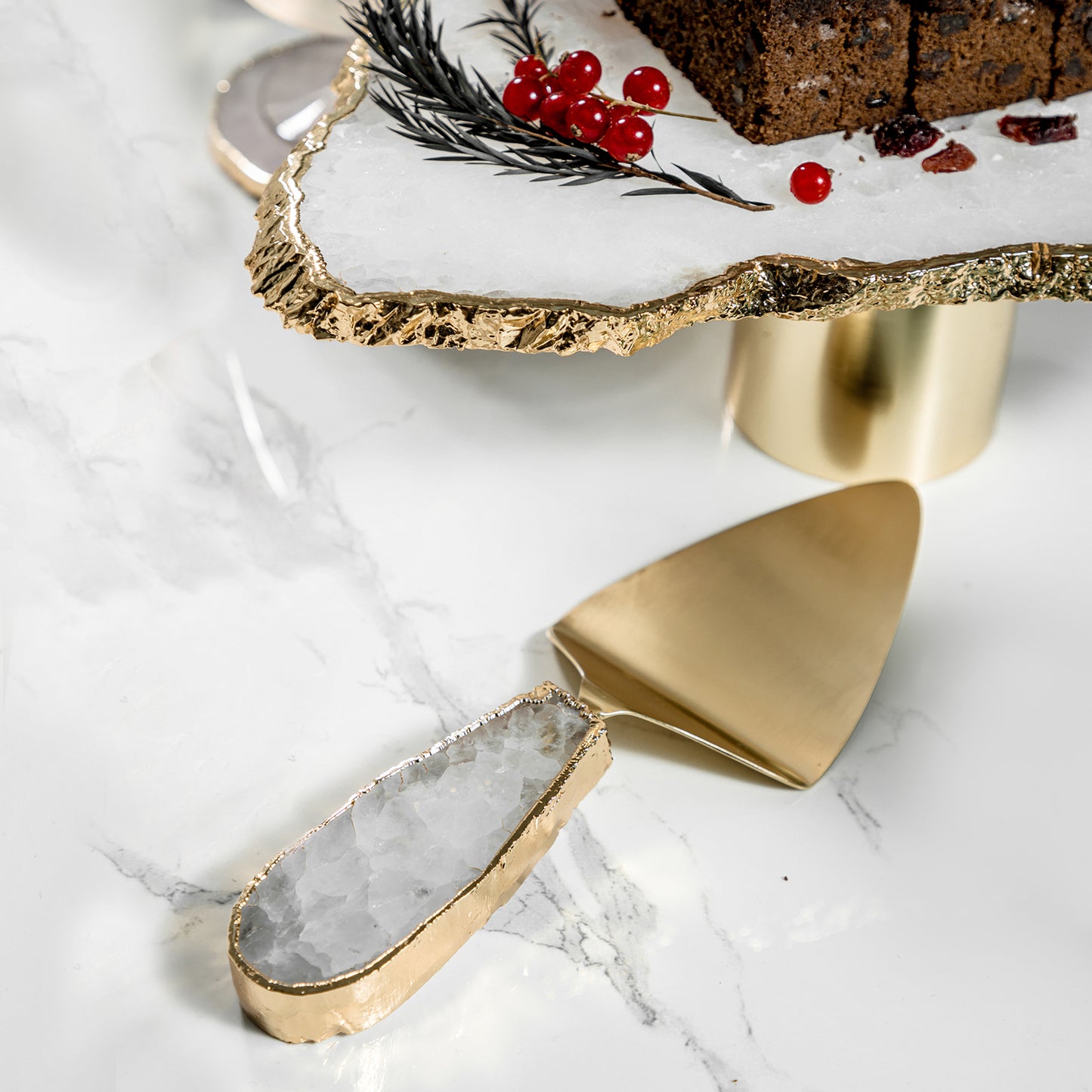 WHITE QUARTZ CAKE STAND