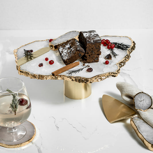 WHITE QUARTZ CAKE STAND